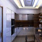 Mobili da cucina fino al soffitto in una moderna cucina in muratura