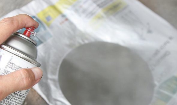 Applicazione di vernice da una bomboletta spray