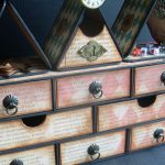 Cassettiera insolita a scacchi