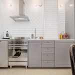 Cucina grigia originale senza pensili