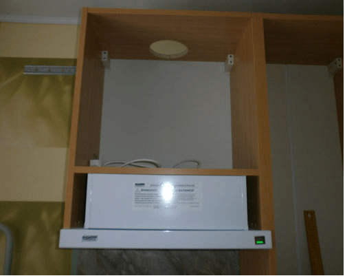 Esempio di montaggio del cofano