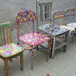 Una varietà di disegni realizzati con la tecnica del decoupage
