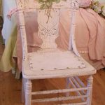 Sedia rosa decorata con la tecnica del decoupage Tenerezza