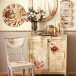 Un angolo chic per la bellezza nella tecnica del decoupage