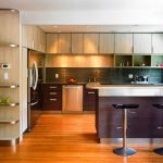 Design elegante e moderno di una cucina angolare di alta gamma