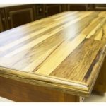 Tavolo con piano del tavolo apparecchiato