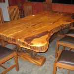 Piano del tavolo da cucina in legno naturale