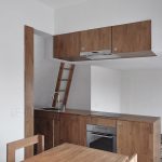 Piano del tavolo in legno per la soffitta