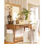 Tavolo da trucco con specchio in legno