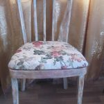 Sedia antica con rose in tecnica decoupage