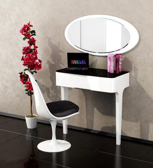 Tavolo da toeletta minimalista