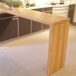 Comodo tavolo pieghevole in legno