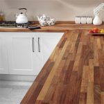 Piano di lavoro angolare per cucina in legno