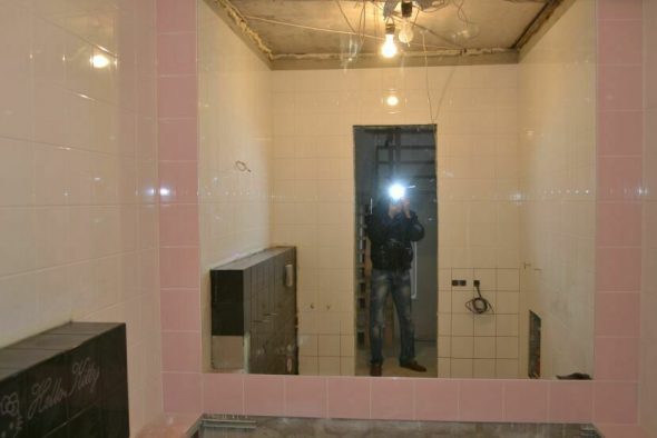 Tükör beszerelése a fürdőszobába