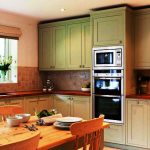 Mobili da cucina alti in verde