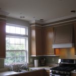 Mobili alti con bordi fino al soffitto