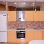 Mobili soppalcati a specchio in cucina