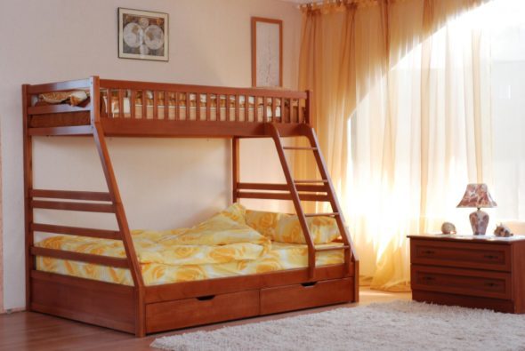 Letto a castello in legno per tre persone