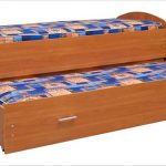 Letto in truciolare con parte estraibile