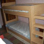 Letto in truciolato a due livelli