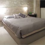 Letto morbido fai da te e testiera a parete