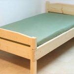 Letto singolo semplice fatto a mano