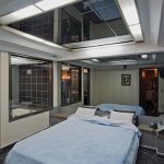 Frammento con specchi sul soffitto della camera da letto