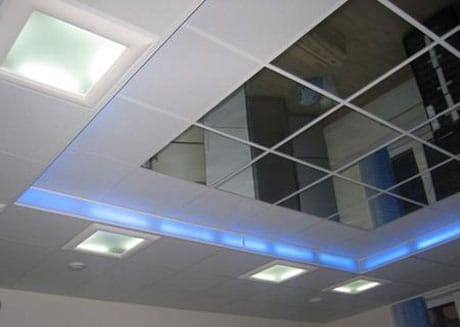 Piastrelle a specchio sul soffitto