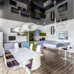 Soffitto a specchio in una cucina moderna