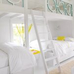 Letto in legno bianco per più bambini