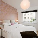Letto bianco e armadio bianco per la camera da letto