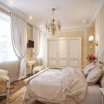 Copriletto in raso bianco neve per una camera da letto classica
