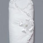 Coperta-busta bianca come la neve con pizzo e fiocco