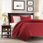 Copriletto bordeaux per letto matrimoniale