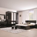 Camera da letto nera all'interno