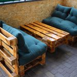 Divani e tavolo fai da te con pallet