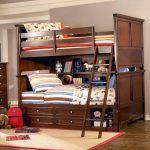 Bellissimo letto per adolescenti in legno naturale
