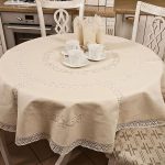 Bellissima tovaglia in lino con inserti decorativi