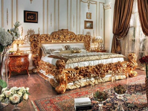 Bellissimo copriletto con decoro dorato