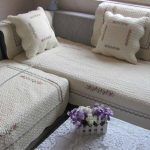 Bellissimi copriletti delicati per il comfort nell'arredamento del soggiorno