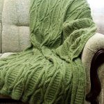 Bellissima coperta lavorata a maglia in verde