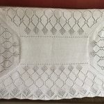 Pătură dreptunghiulară frumoasă, de culoare lăptoasă