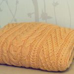 Pătură mică de culoarea caisă pentru bebelușiPătură mică de culoarea caisă pentru bebeluși