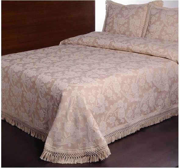 Copriletto con frange