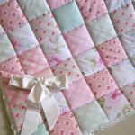 Delicata trapunta patchwork per neonato