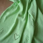 Pătură verde delicată cu inimioare