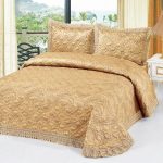 Copriletto jacquard color sabbia con frange