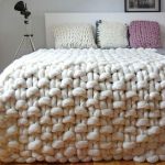Coperta-copriletto in maglia grossa