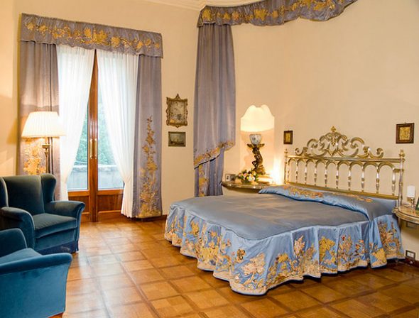 Copriletto e tende nello stesso tessuto