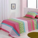 Copriletto a righe multicolori per la camera da letto